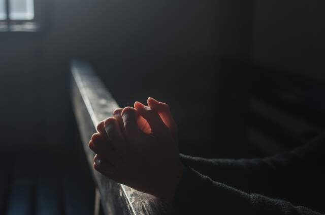 Oração para Dormir: Como uma Simples Oração pode Ajudar a Ter um Sono Reparador